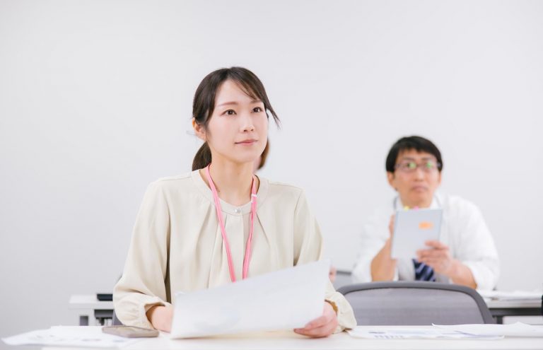 カフェ店員からWebデザイナーへ。独学とエージェントで掴んだクリエイティブ職